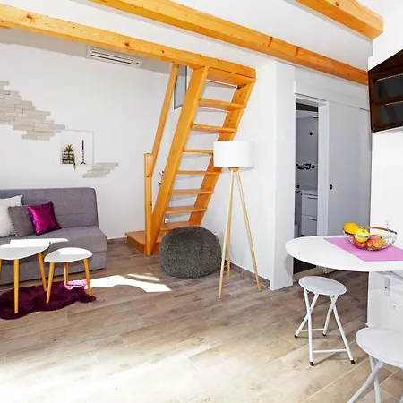 Tatil Evi Nina